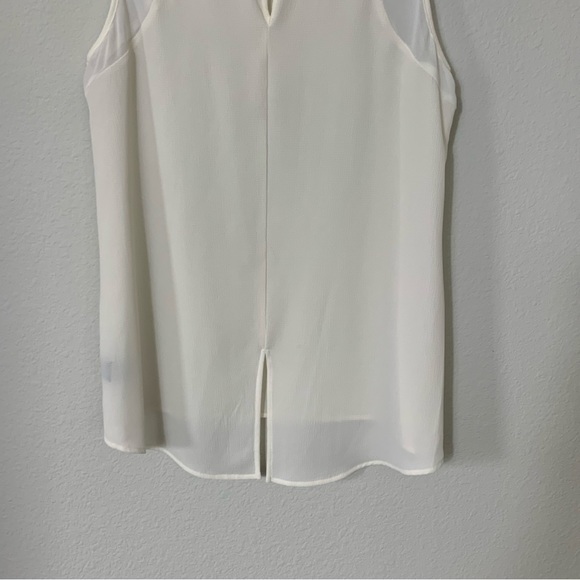 Signature Studio Lightweight Sleeveless Blouse Shirt with Gold Details size L - Picture 8 of 12